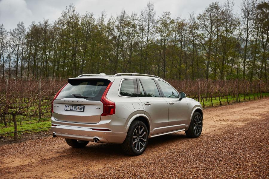  Volvo XC90 T6 Momentum 2015 года  (ZA) (фото 5 из 10)